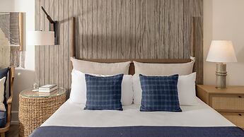 Newport Harbor Island Resort