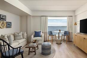 Newport Harbor Island Resort