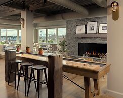 Newport Harbor Island Resort