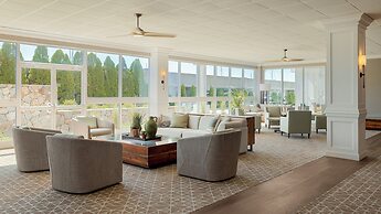 Newport Harbor Island Resort