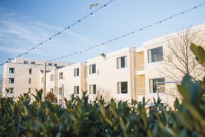 Newport Harbor Island Resort