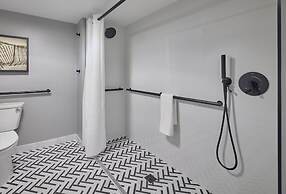 Newport Harbor Island Resort