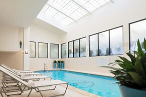 Newport Harbor Island Resort