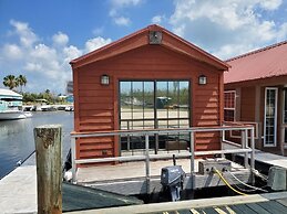 Old Wooden Bridge Resort and Marina