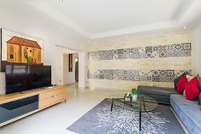 Luxury Pool Villa SRV