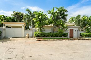 Luxury Pool Villa SRV