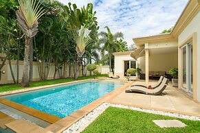 Luxury Pool Villa SRV