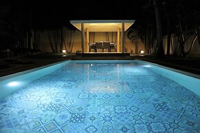 Luxury Pool Villa SRV