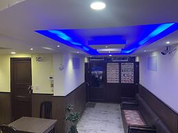 Everest Mount Holiday