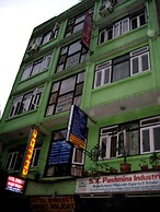 Everest Mount Holiday