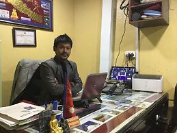 Everest Mount Holiday