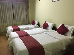 Everest Mount Holiday