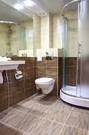 Stony Island Hotel at Blagodatnaya