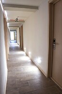 Stony Island Hotel at Blagodatnaya