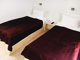 Stony Island Hotel at Blagodatnaya