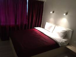 Stony Island Hotel at Blagodatnaya