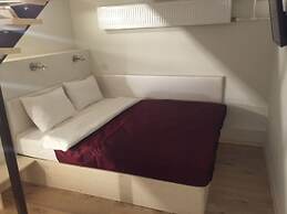 Stony Island Hotel at Blagodatnaya