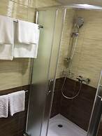 Stony Island Hotel at Blagodatnaya