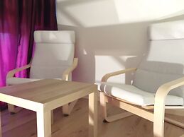 Stony Island Hotel at Blagodatnaya