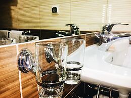 Stony Island Hotel at Blagodatnaya