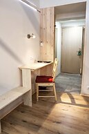 Stony Island Hotel at Blagodatnaya