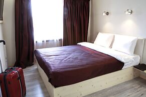 Stony Island Hotel at Blagodatnaya