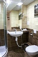 Stony Island Hotel at Blagodatnaya