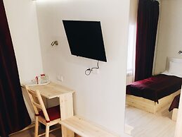 Stony Island Hotel at Blagodatnaya