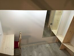 Stony Island Hotel at Blagodatnaya