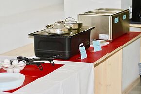 Stony Island Hotel at Blagodatnaya