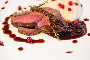 Arctic gourmet cabin