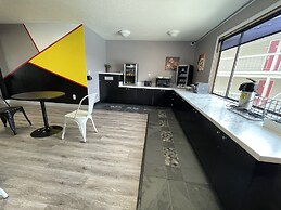 Sunnyside Inn & Suites