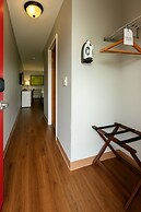 Sunnyside Inn & Suites