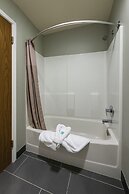 Sunnyside Inn & Suites