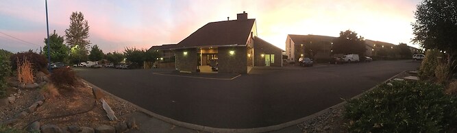 Sunnyside Inn & Suites