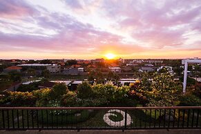 Jambuluwuk Oceano Seminyak Hotel
