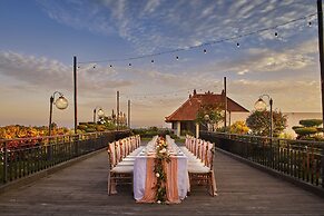 Jambuluwuk Oceano Seminyak Hotel