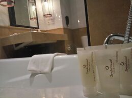 Jambuluwuk Oceano Seminyak Hotel