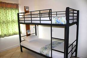 Bluewater Lodge - Hostel
