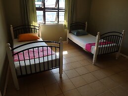 Bluewater Lodge - Hostel