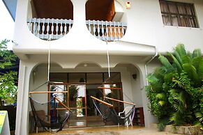 Bluewater Lodge - Hostel