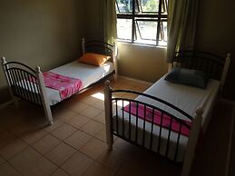 Bluewater Lodge - Hostel