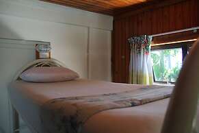 Bluewater Lodge - Hostel