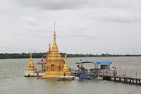 The Floral Breeze Wun Zin Hotel