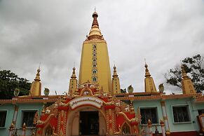 The Floral Breeze Wun Zin Hotel
