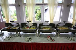 The Floral Breeze Wun Zin Hotel