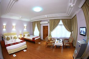 The Floral Breeze Wun Zin Hotel