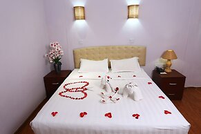 The Floral Breeze Wun Zin Hotel