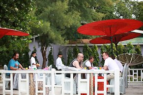 The Floral Breeze Wun Zin Hotel