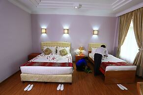 The Floral Breeze Wun Zin Hotel